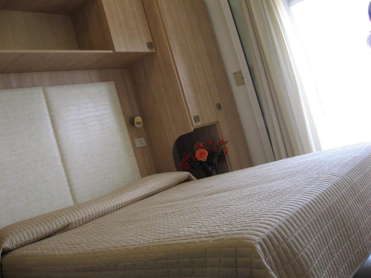 Hotel Rosati ريميني المظهر الخارجي الصورة