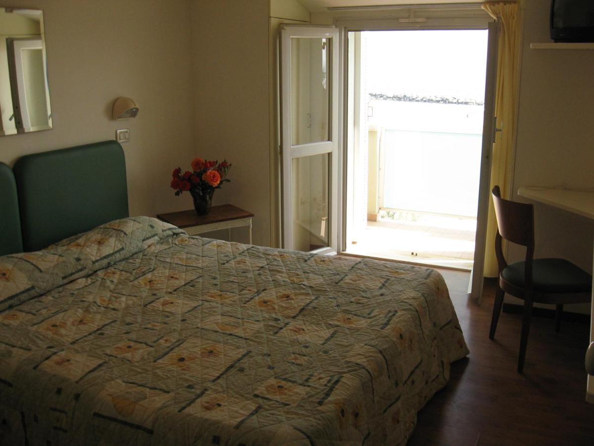 Hotel Rosati ريميني المظهر الخارجي الصورة