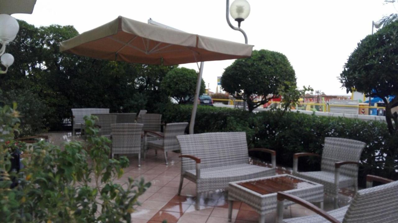 Hotel Rosati ريميني المظهر الخارجي الصورة